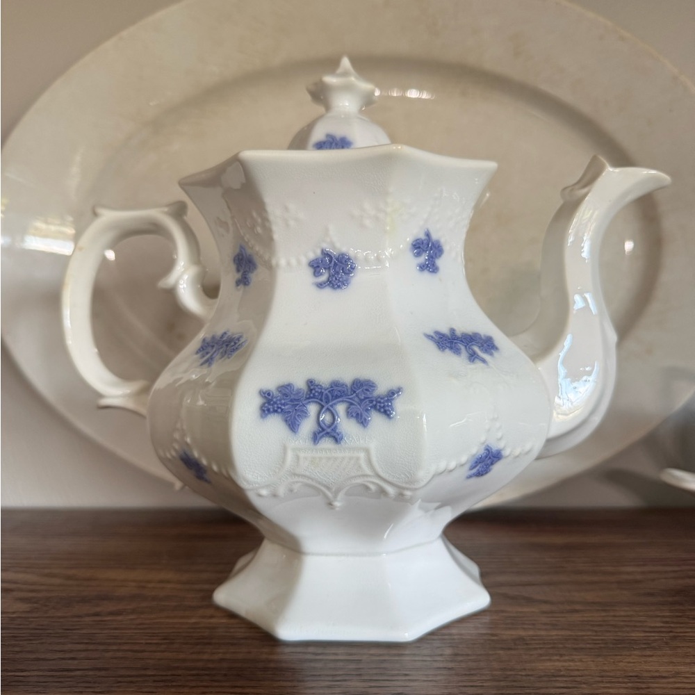 Elegant White and Blue Floral Teapot with lid & two teacups - Picture 3 of 16